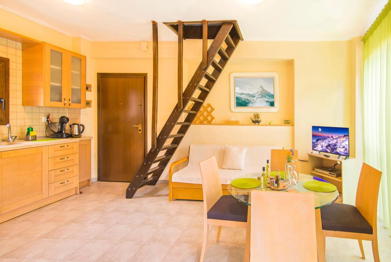 Marina'S Elegance Aparthotel กริโอปียี ภายนอก รูปภาพ