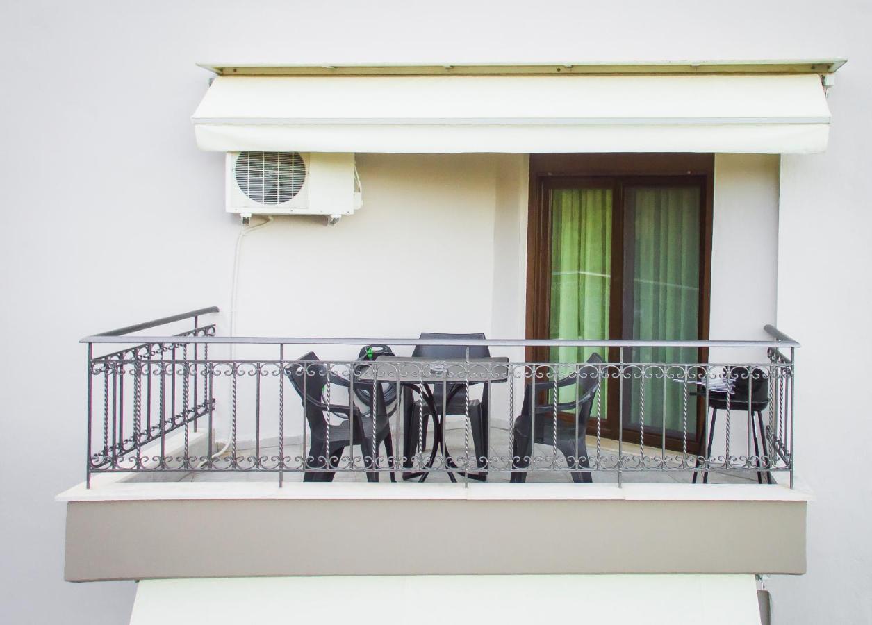 Marina'S Elegance Aparthotel กริโอปียี ภายนอก รูปภาพ
