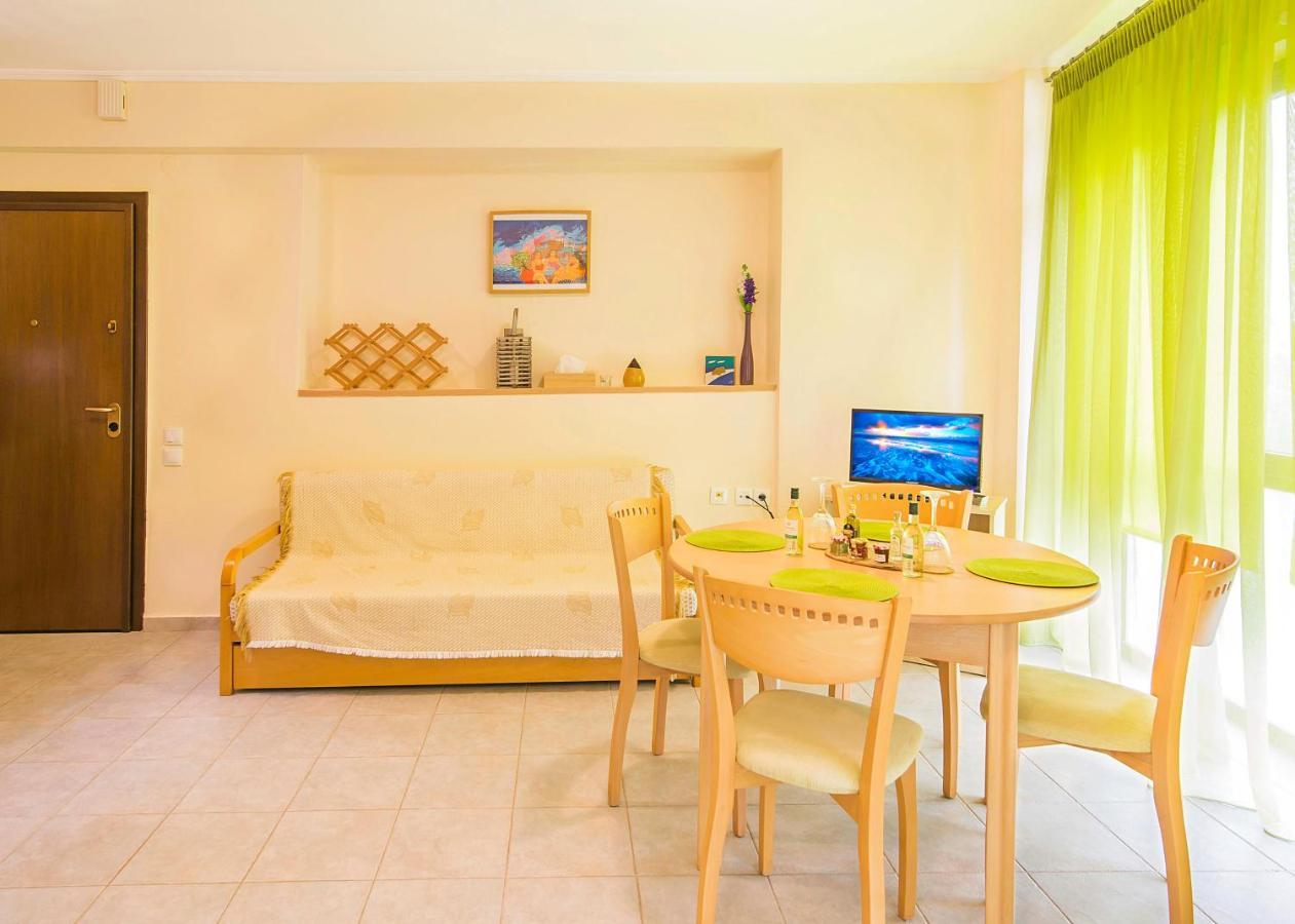 Marina'S Elegance Aparthotel กริโอปียี ภายนอก รูปภาพ